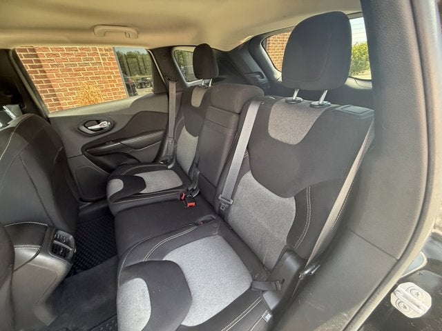 2016 Jeep Cherokee Altitude