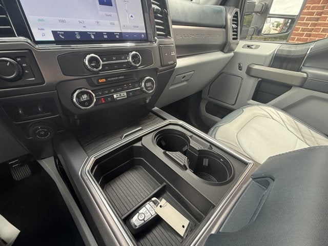 2022 Ford Super Duty F-350 DRW Limited