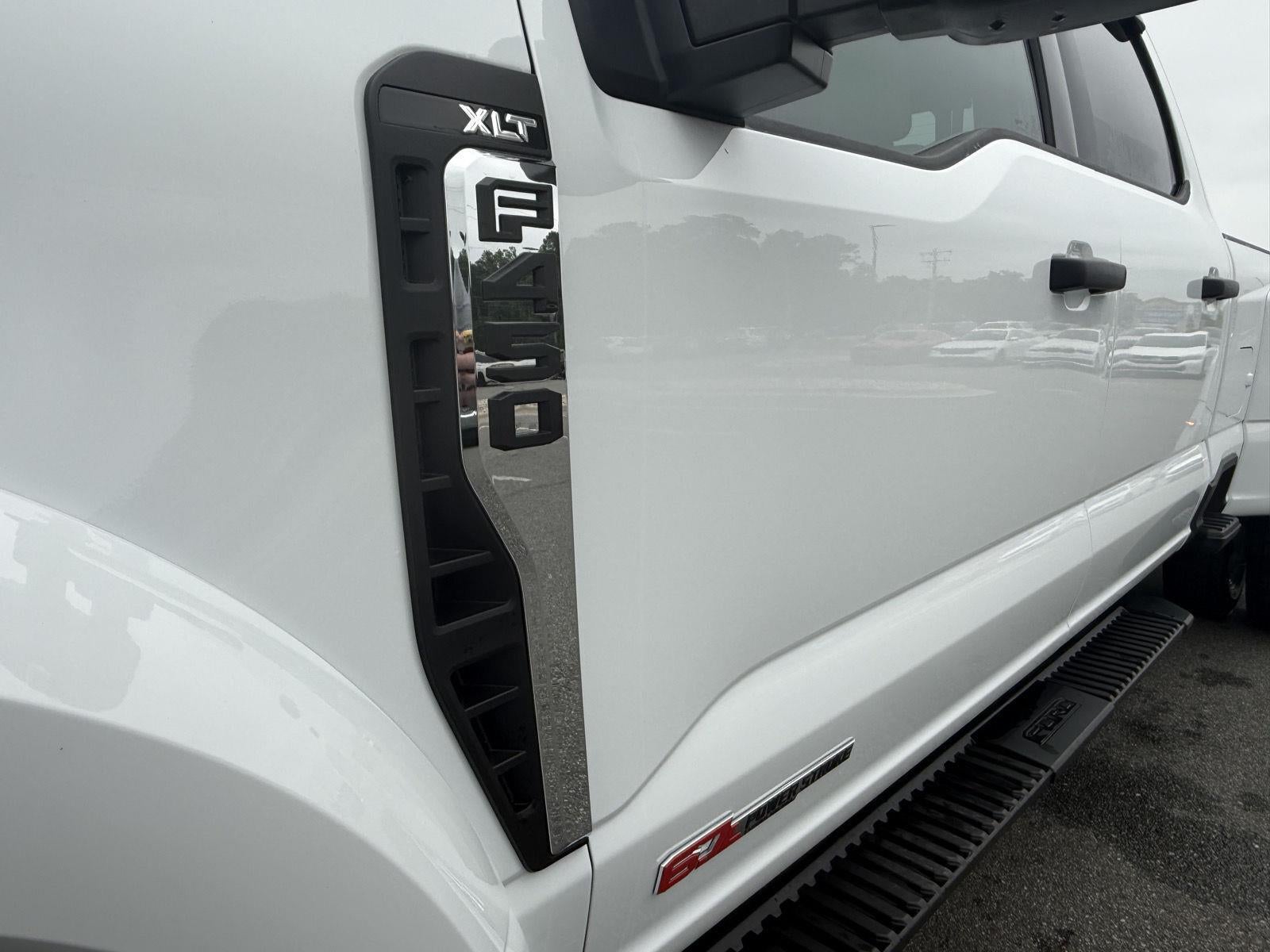 2025 Ford Super Duty F-450 Drw XLT