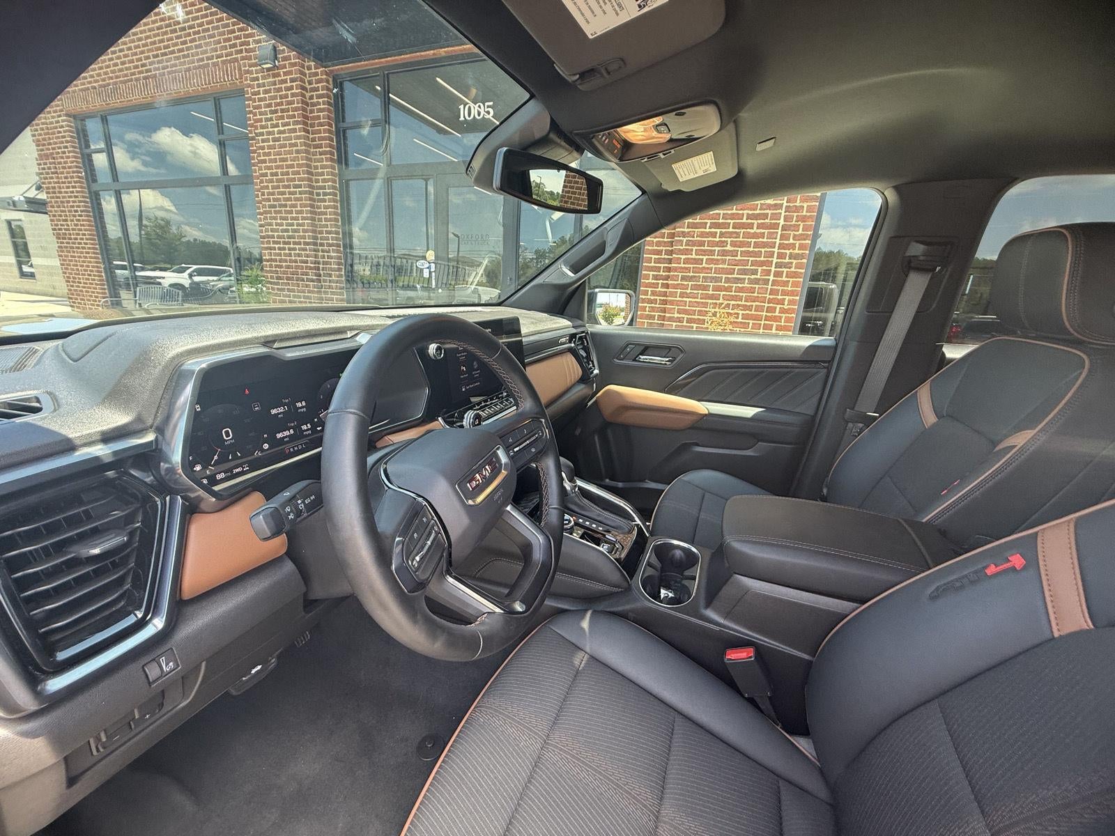 2025 GMC Canyon 4WD AT4