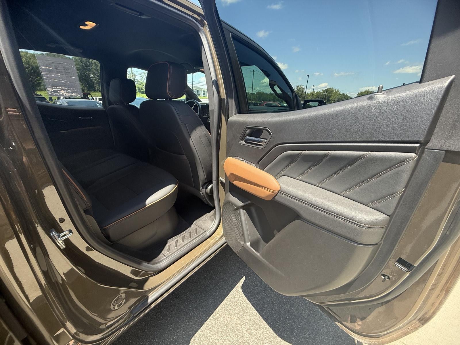 2025 GMC Canyon 4WD AT4