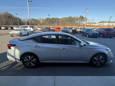 2022 Nissan Altima 2.5 SV