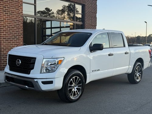 2022 Nissan Titan SV