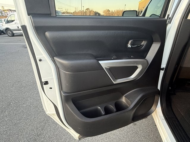 2022 Nissan Titan SV