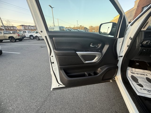 2022 Nissan Titan SV