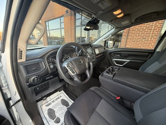 2022 Nissan Titan SV