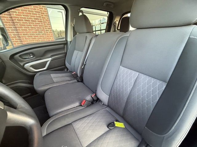 2022 Nissan Titan SV