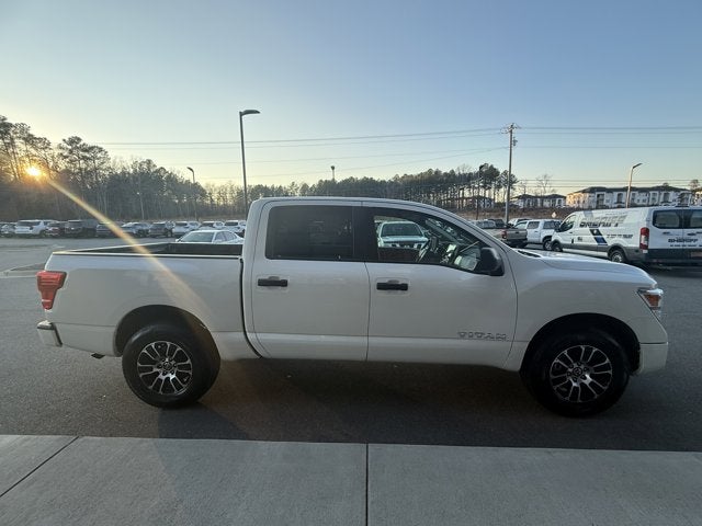 2022 Nissan Titan SV