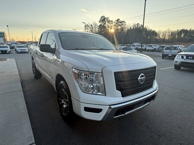 2022 Nissan Titan SV
