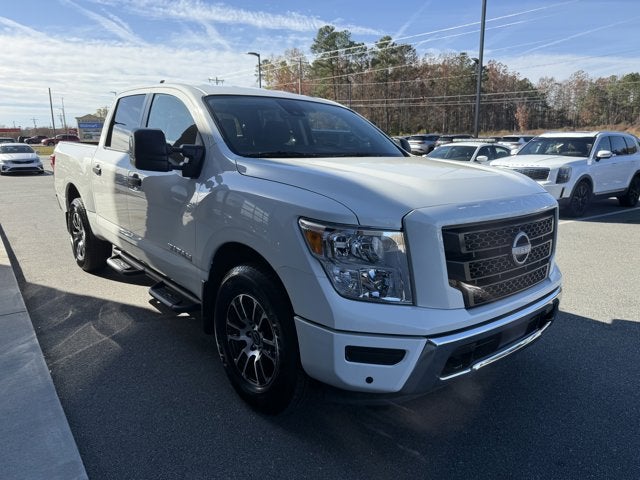 2024 Nissan Titan SV