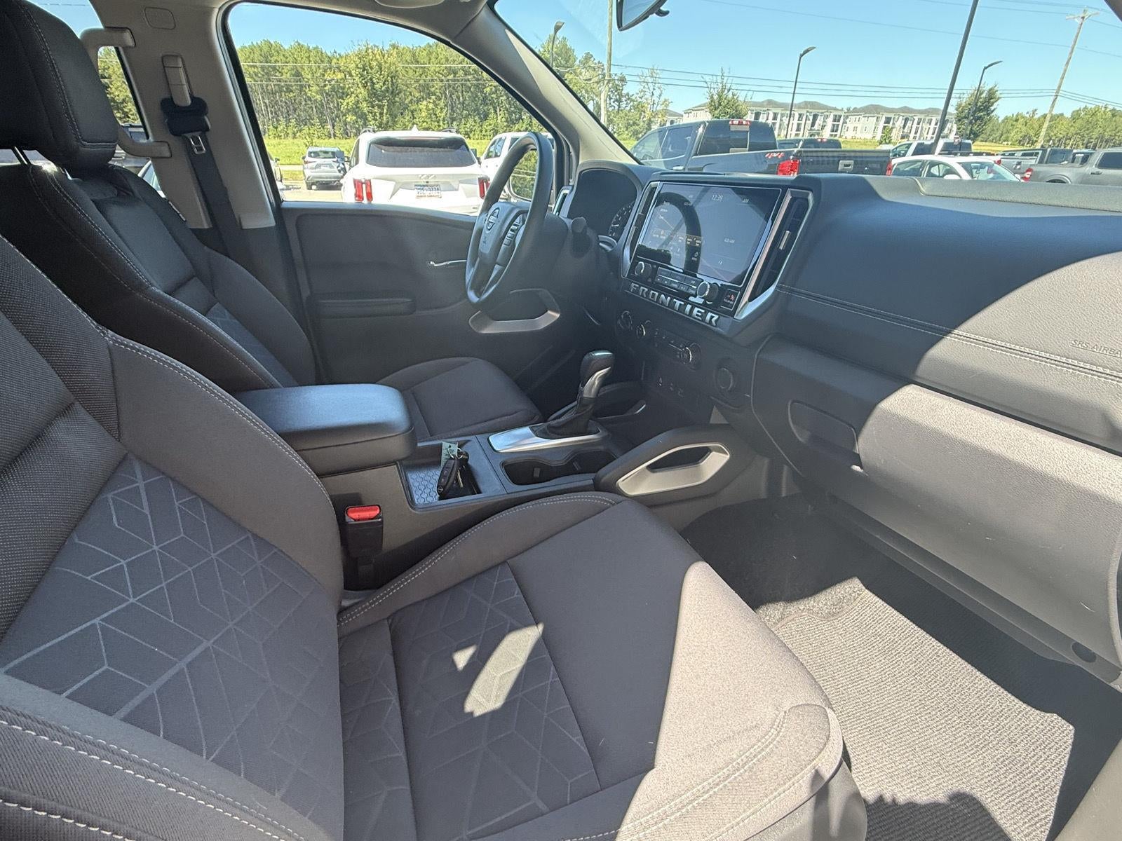 2025 Nissan Frontier SV