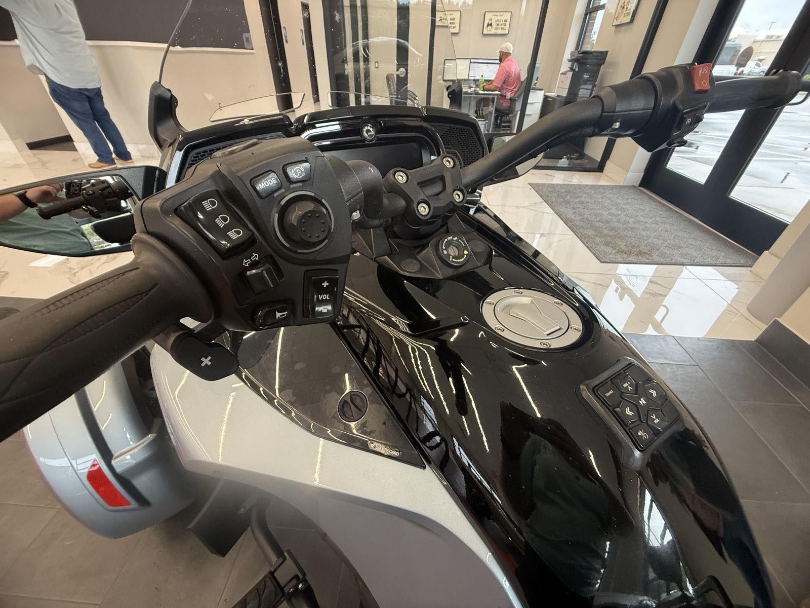 2022 CAN-AM Spider Base