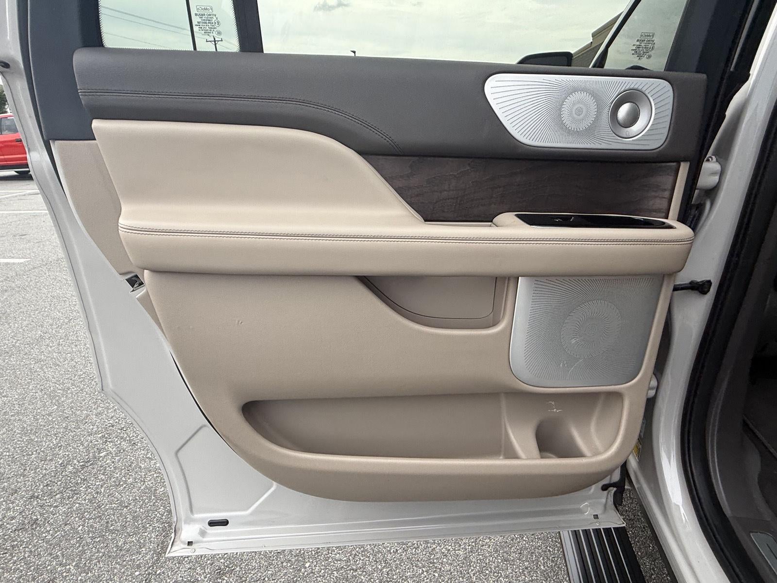 2022 Lincoln Navigator L Reserve