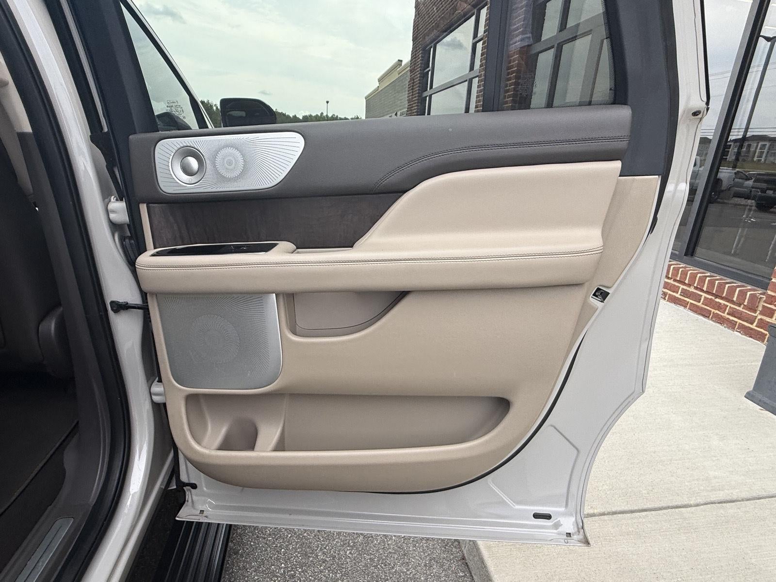 2022 Lincoln Navigator L Reserve