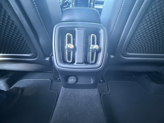 2020 Volvo XC40 Momentum