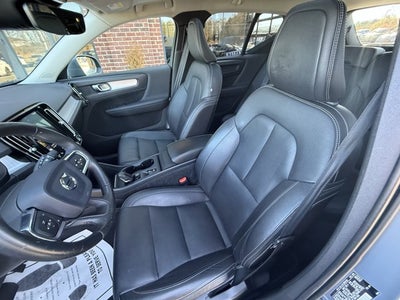 2020 Volvo XC40 Momentum