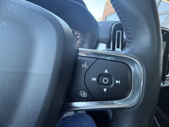 2020 Volvo XC40 Momentum