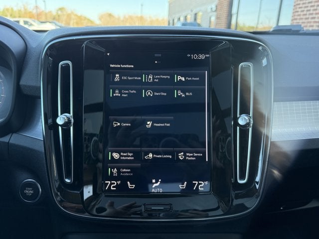 2020 Volvo XC40 Momentum