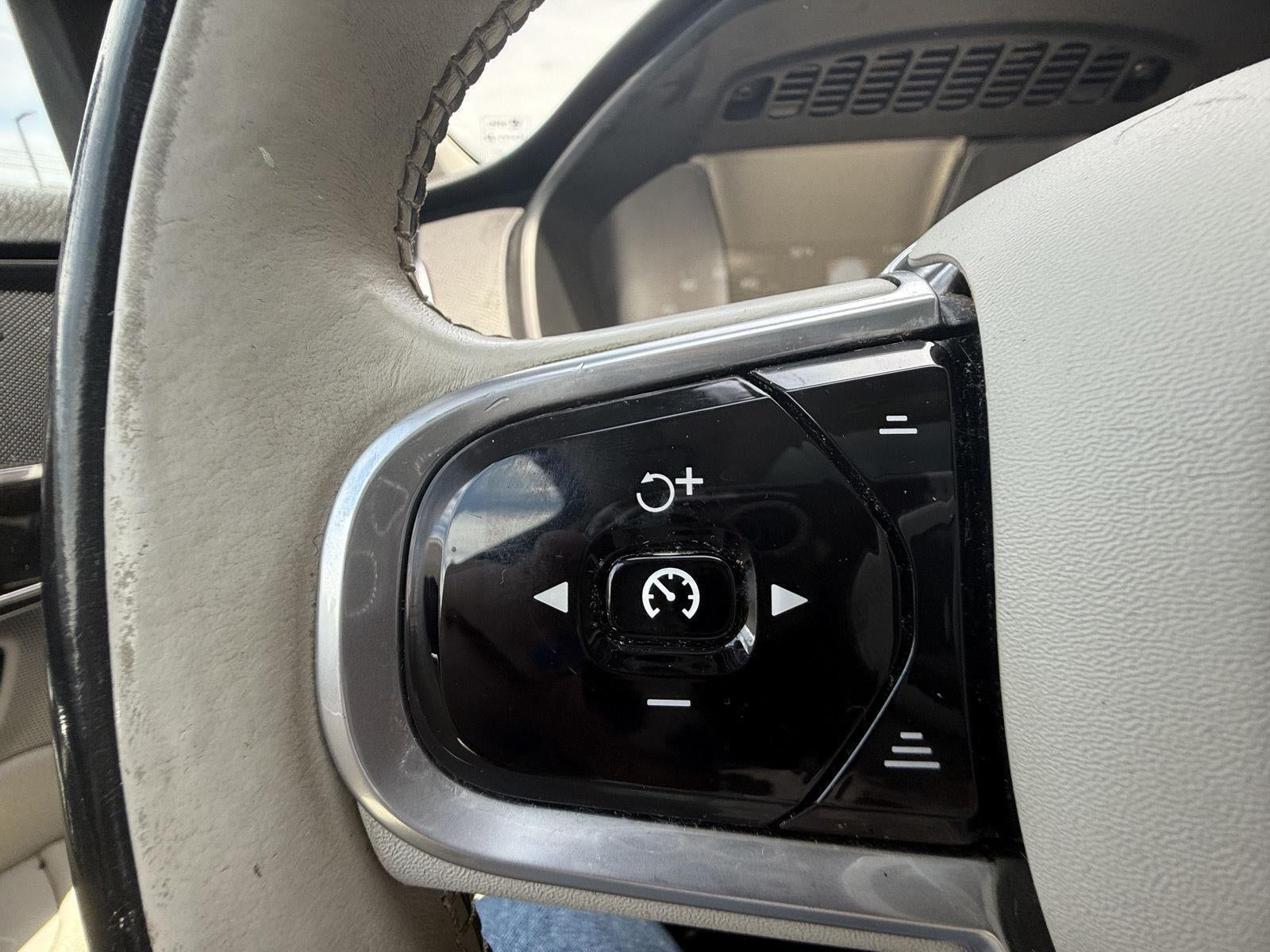 2018 Volvo XC90 Momentum