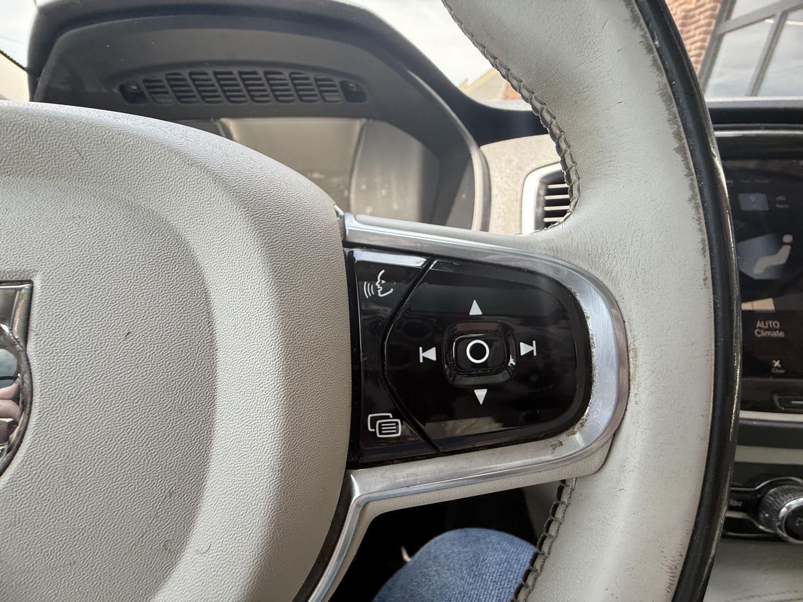 2018 Volvo XC90 Momentum